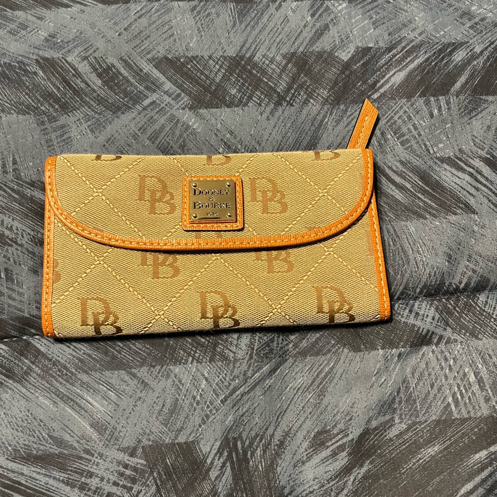 Dooney and Bourke wallet